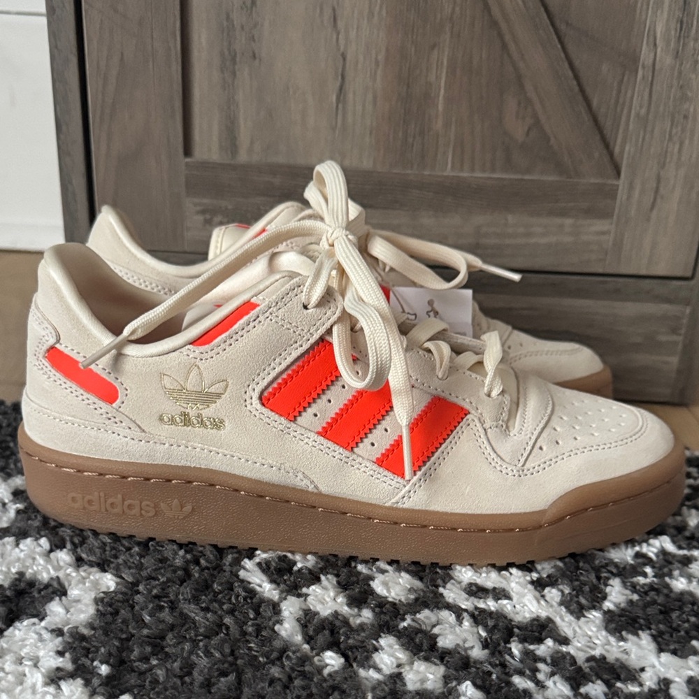 adidas originals women’s forum low tan Suede Sneakers with Orange  nwt 8.5